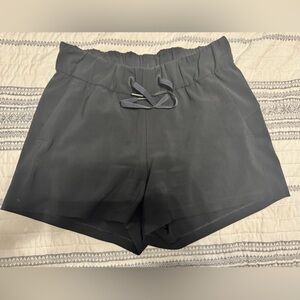 Lululemon on the fly shorts 2.5”